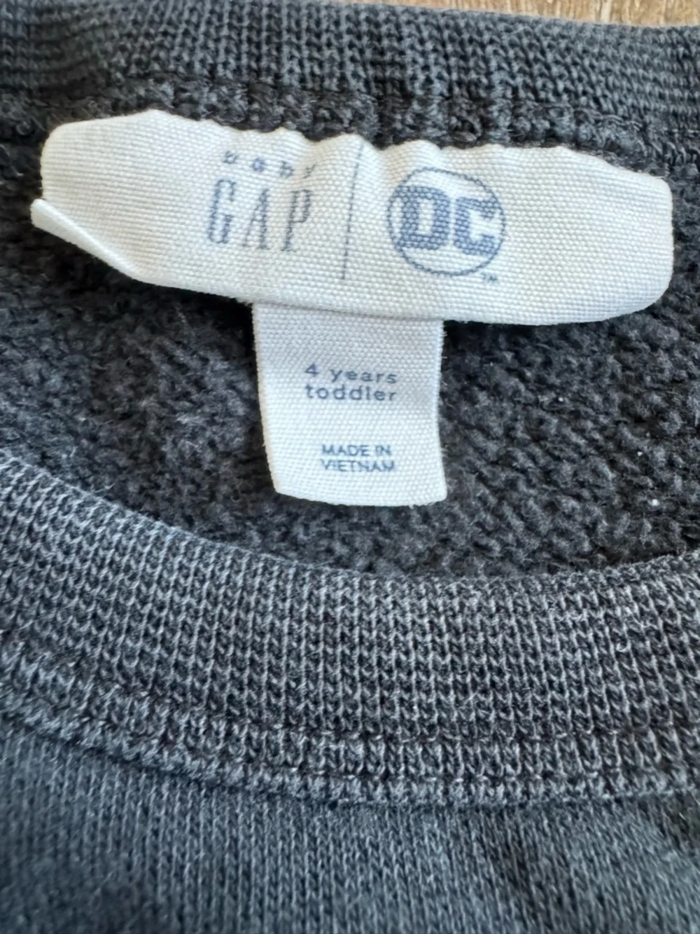 GAP Kids Batman Black Graphic Sweatshirt, size 4T